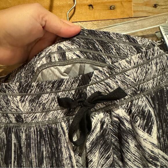 Lululemon Namaskar Relaxed Track Pant II In Heat Wave White Black 4 Athleisure - Picture 11 of 16